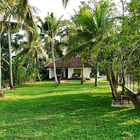 Paadam By The Backwaters Kumarakom Exterior photo