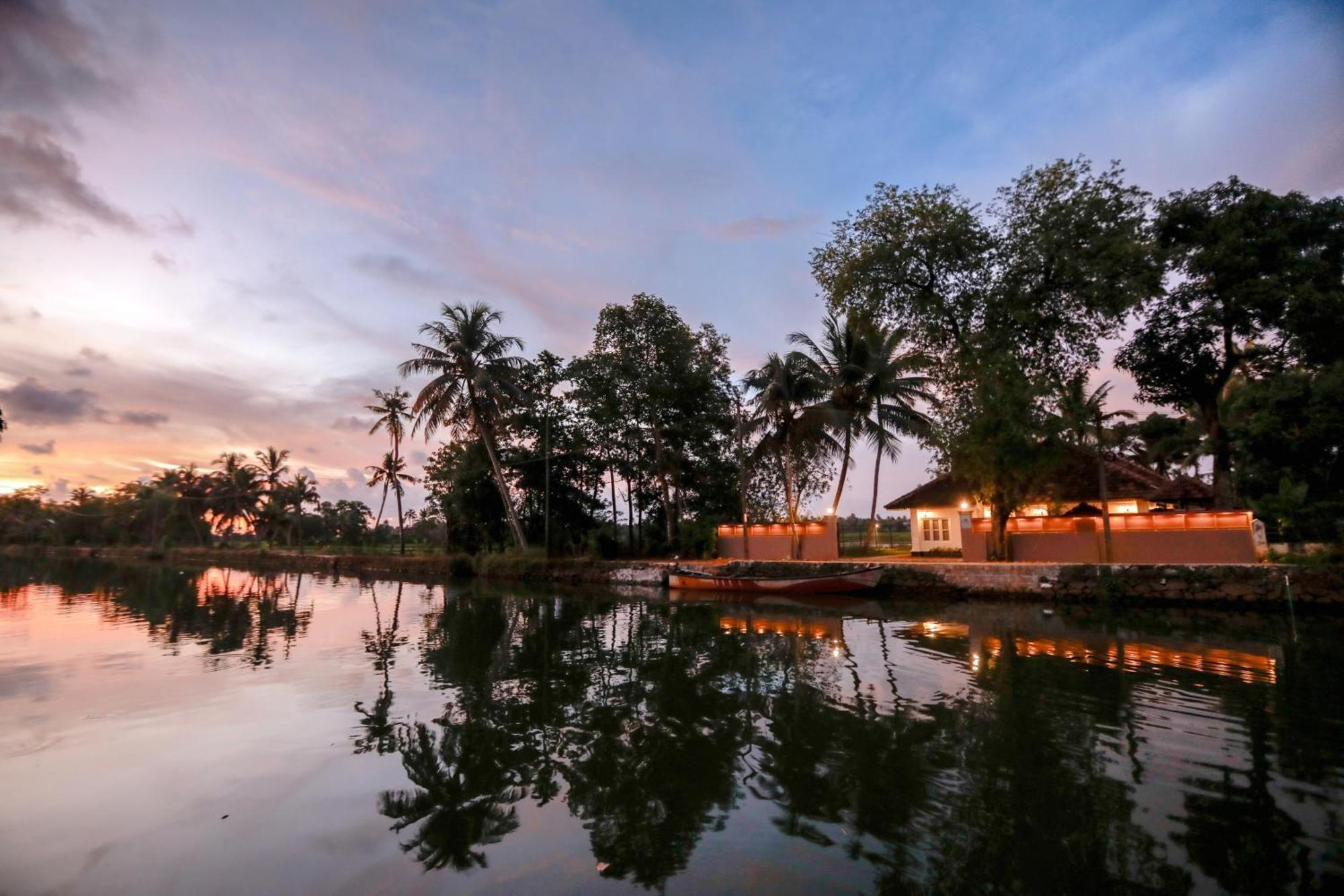 Paadam By The Backwaters Kumarakom Exterior photo