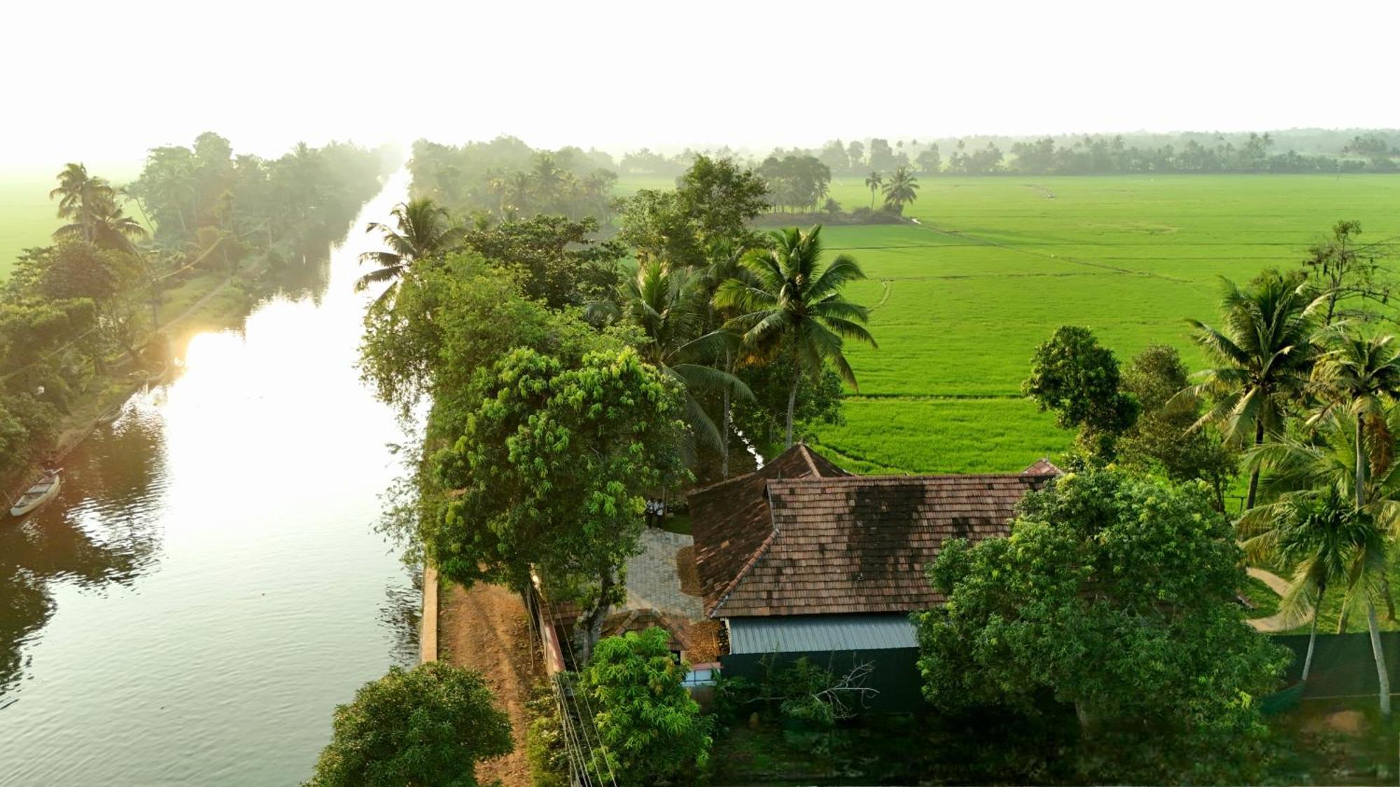 Paadam By The Backwaters Kumarakom Exterior photo