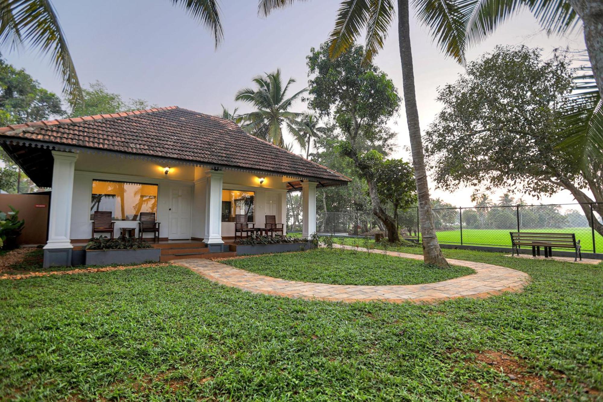 Paadam By The Backwaters Kumarakom Exterior photo